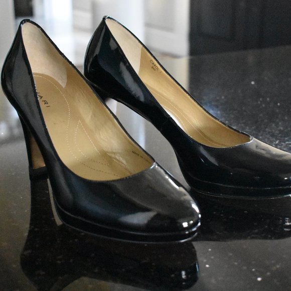 Tahari Black Pumps - Picture 1 of 9